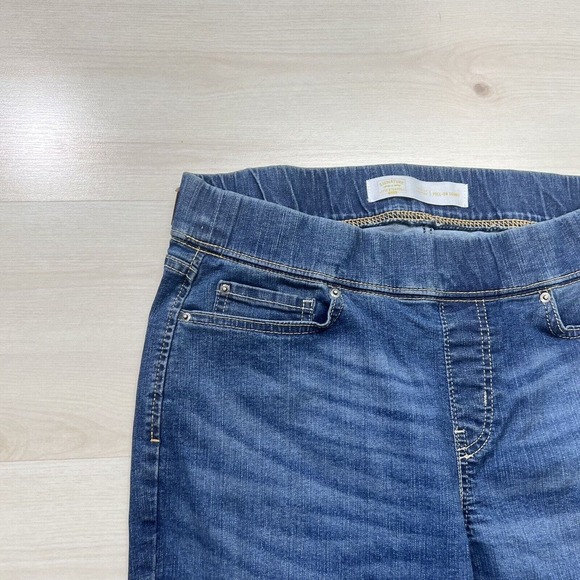 Levis Signature Jeans Womens Size 14 Blue Skinny Pull On Shaping Mid Rise - Picture 2 of 11